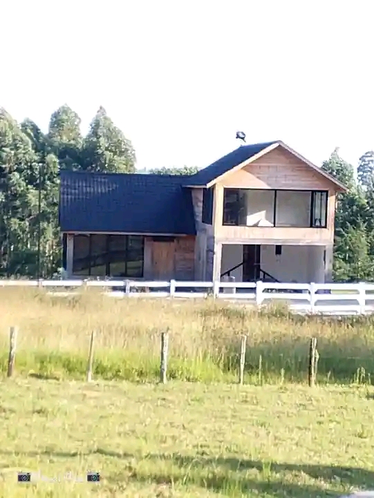 Timber Frame House — photograph 2